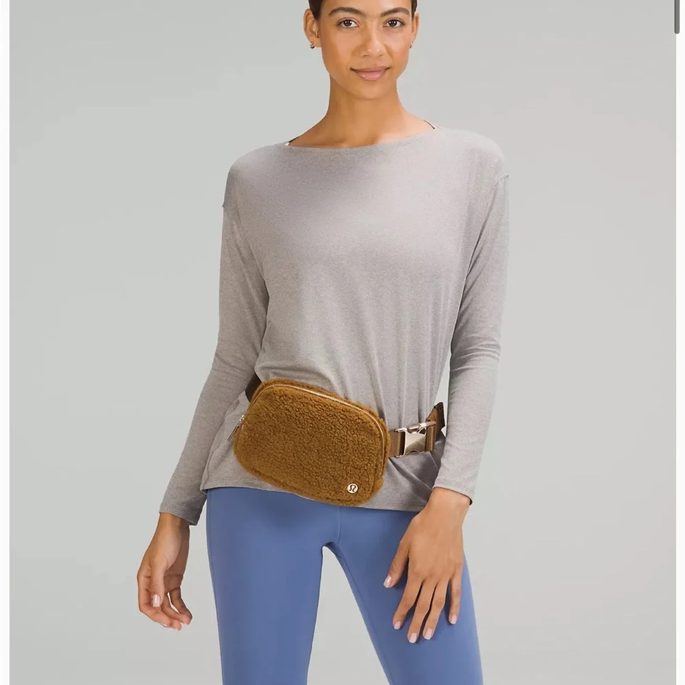 NWT! Lululemon Everywhere Fleece Belt Bag Burnt Caramel - Picture 2 of 14